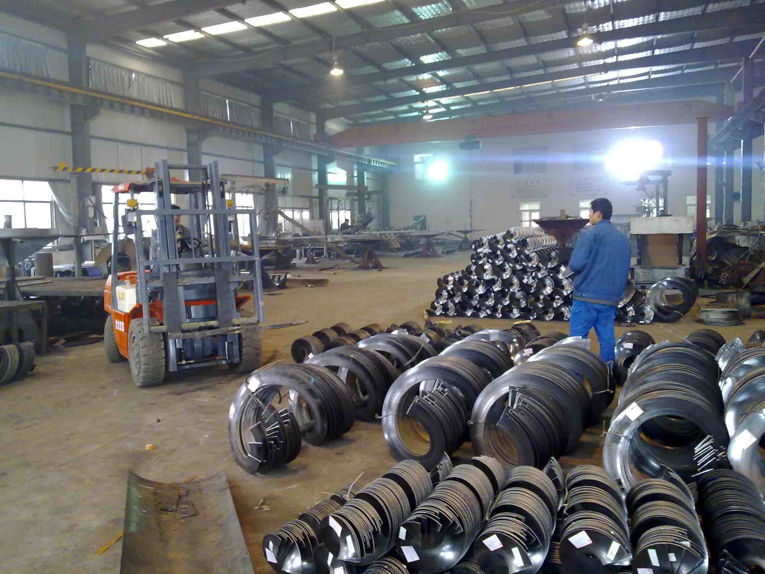 continuous auger flight with customized diameter and pitch
